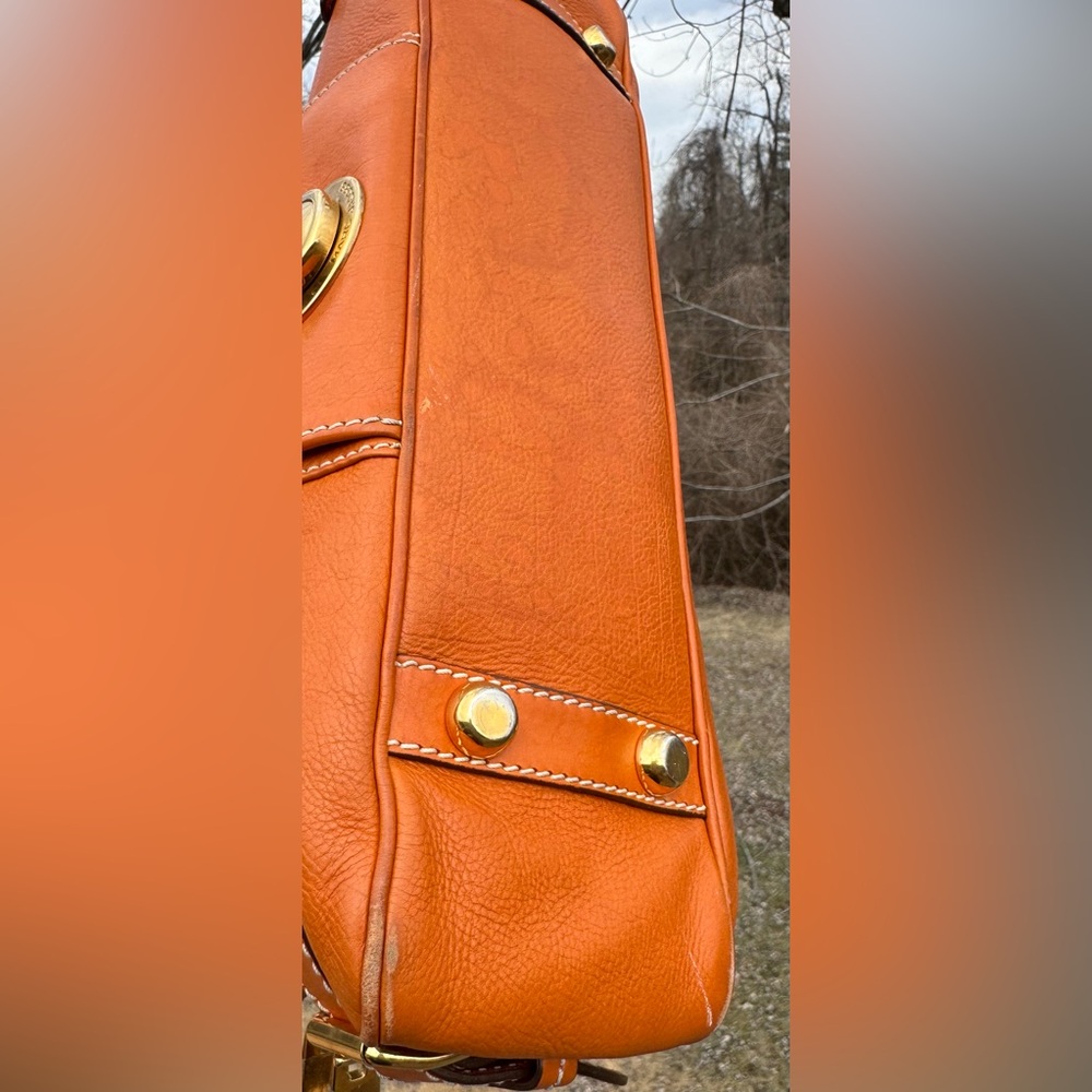 Marc Jacobs Daria Orange Leather Bag with Gold Accents - Picture 9 of 12
